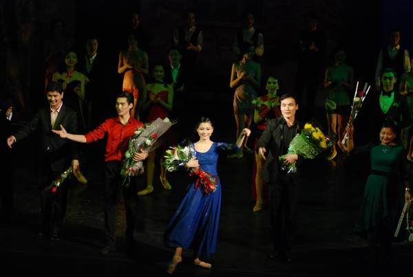 Монголд мэндэлсэн “Төгсгөлгүй” танго балетын фото сурвалжлага